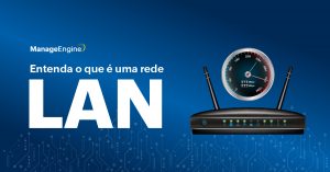 Um roteador com duas antenas, luzes frontais indicando disponibilidade e acima desse roteador um medidor de velocidade